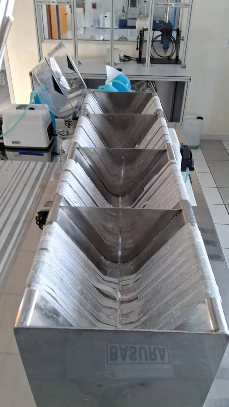Tolvas y equipo de acero inoxidable — JS Soluciones